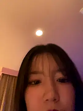 Snapshot of happy_hino chatting on 12/18/25, 09:58 happy hino online show from 12/18/25, 09:58