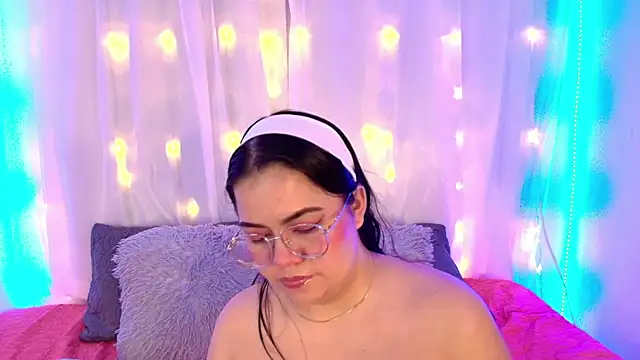 LilyRousee online show from 12/17/25, 01:43