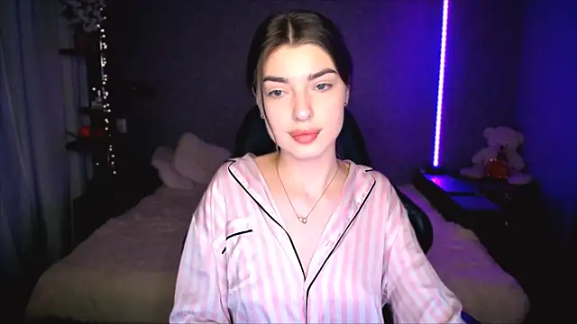 Dianaa Lee0 online show from 04/08/26, 09:49