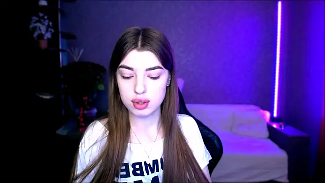 Snapshot of Dianaa_Lee0 chatting on 11/29/25, 11:43 Dianaa Lee0 online show from 11/29/25, 11:43