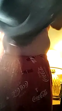 Snapshot of roland411 chatting on 12/19/25, 03:03 roland411 online show from 12/19/25, 03:03