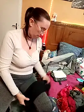 Sophierob1 online show from 09/24/25, 06:20