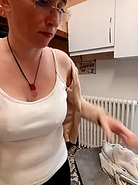 Sophierob1 online show from 10/08/25, 06:59