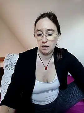 Sophierob1 online show from 04/14/26, 07:02