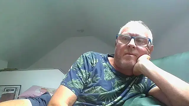 Snapshot of naughtygrandad1 chatting on 06/27/26, 09:15 naughtygrandad1 online show from 06/27/26, 09:15