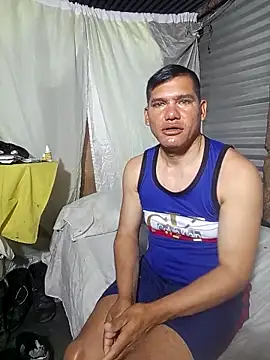 Snapshot of Franklin111230 chatting on 12/14/25, 11:43 Franklin111230 online show from 12/14/25, 11:43