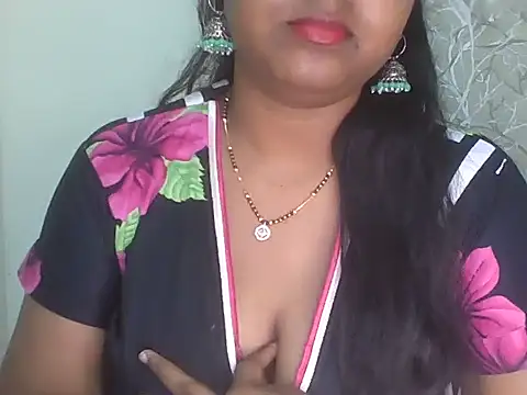 its me Rashmi online show from 03/15/26, 05:42