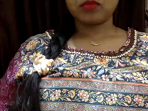 its me Rashmi online show from 10/17/25, 04:20