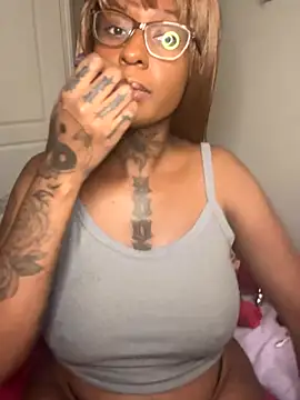 MistiSavannah online show from 11/19/25, 02:11