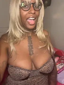 MistiSavannah online show from 10/25/25, 02:00