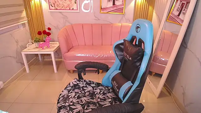 angel09 a  online show from 12/19/25, 12:40