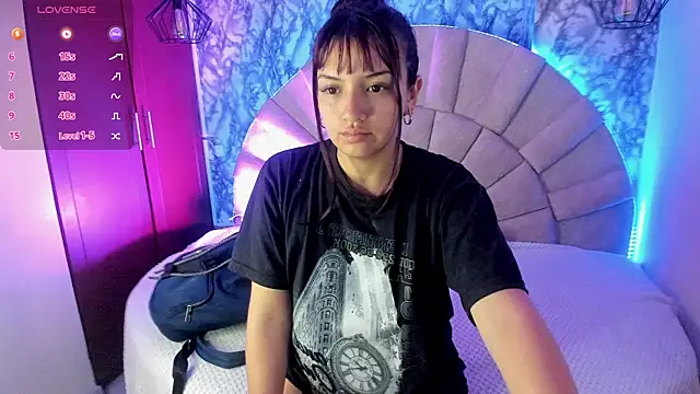 Snapshot of Mariam_s chatting on 10/19/25, 04:10 Mariam s online show from 10/19/25, 04:10