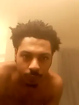 Snapshot of Yungandhungd chatting on 09/20/25, 10:59 Yungandhungd online show from 09/20/25, 10:59