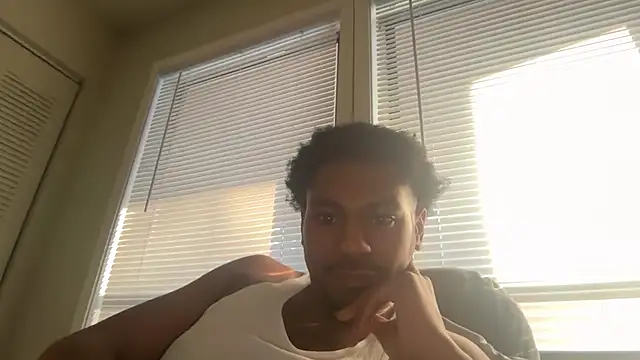 Snapshot of Yungandhungd chatting on 11/16/25, 09:30 Yungandhungd online show from 11/16/25, 09:30