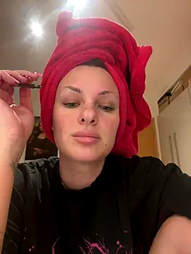 Snapshot of OliviaaFischer chatting on 12/16/25, 08:57 OliviaaFischer online show from 12/16/25, 08:57