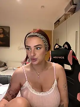 Snapshot of OliviaaFischer chatting on 04/17/26, 07:49 OliviaaFischer online show from 04/17/26, 07:49