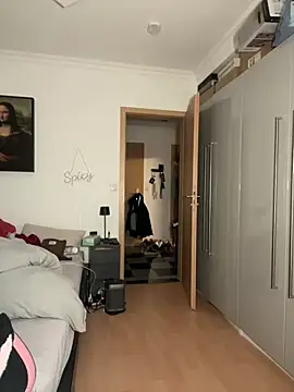 Snapshot of OliviaaFischer chatting on 04/15/26, 06:56 OliviaaFischer online show from 04/15/26, 06:56