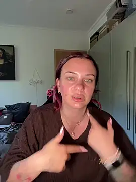 Snapshot of OliviaaFischer chatting on 05/18/26, 05:51 OliviaaFischer online show from 05/18/26, 05:51