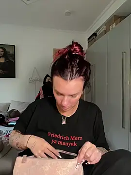 Snapshot of OliviaaFischer chatting on 04/05/26, 05:30 OliviaaFischer online show from 04/05/26, 05:30