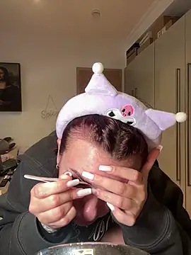 Snapshot of OliviaaFischer chatting on 03/23/26, 02:17 OliviaaFischer online show from 03/23/26, 02:17