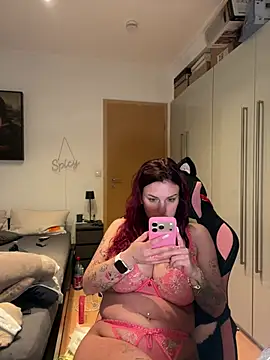Snapshot of OliviaaFischer chatting on 04/25/26, 02:58 OliviaaFischer online show from 04/25/26, 02:58