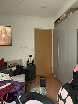 Snapshot of OliviaaFischer chatting on 02/18/26, 07:21 OliviaaFischer online show from 02/18/26, 07:21