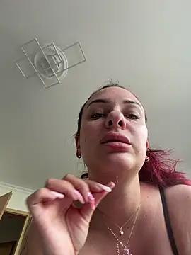 Snapshot of OliviaaFischer chatting on 05/05/26, 09:01 OliviaaFischer online show from 05/05/26, 09:01