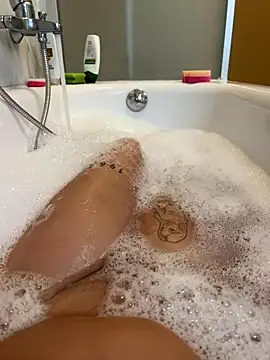 Snapshot of OliviaaFischer chatting on 12/02/25, 02:30 OliviaaFischer online show from 12/02/25, 02:30