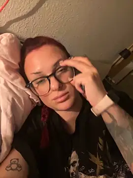 Snapshot of OliviaaFischer chatting on 10/14/25, 10:42 OliviaaFischer online show from 10/14/25, 10:42