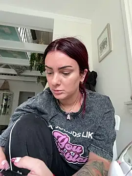 Snapshot of OliviaaFischer chatting on 04/01/26, 01:41 OliviaaFischer online show from 04/01/26, 01:41