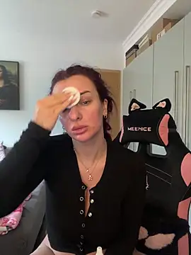 Snapshot of OliviaaFischer chatting on 03/21/26, 02:43 OliviaaFischer online show from 03/21/26, 02:43