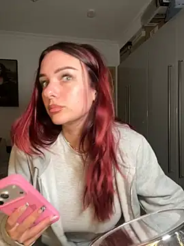 Snapshot of OliviaaFischer chatting on 04/11/26, 06:33 OliviaaFischer online show from 04/11/26, 06:33