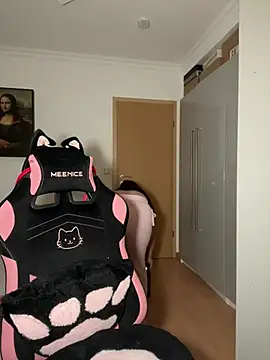 Snapshot of OliviaaFischer chatting on 04/06/26, 08:10 OliviaaFischer online show from 04/06/26, 08:10