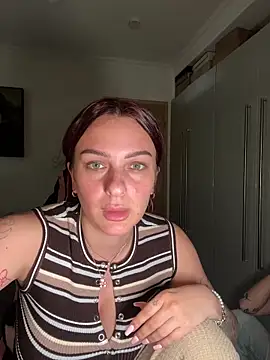 Snapshot of OliviaaFischer chatting on 05/28/26, 04:13 OliviaaFischer online show from 05/28/26, 04:13