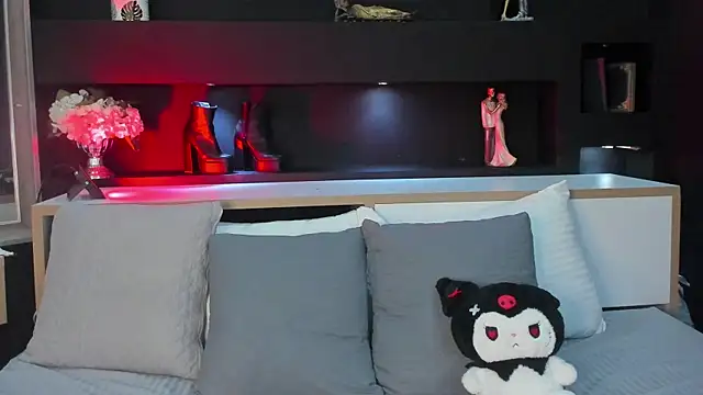 Snapshot of VenussDark chatting on 10/25/25, 02:07 VenussDark online show from 10/25/25, 02:07