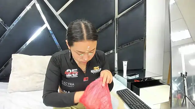 Noa Arez online show from 02/14/26, 02:56