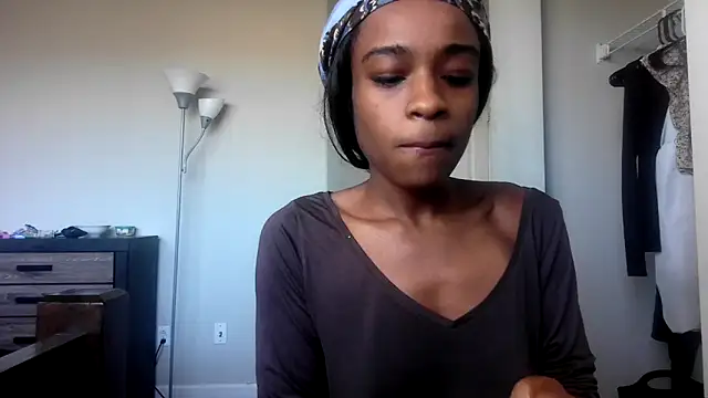 Marlowlovee online show from 10/24/25, 08:08