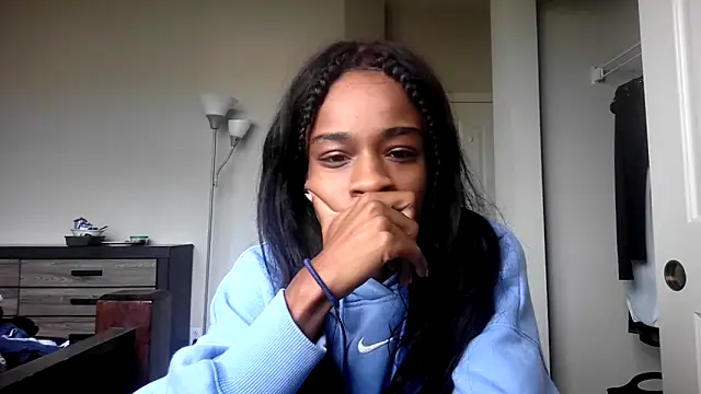 Snapshot of Marlowlovee chatting on 09/25/25, 04:13 Marlowlovee online show from 09/25/25, 04:13
