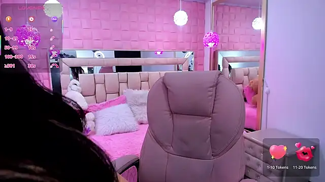  laaura  online show from 11/13/25, 07:18