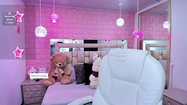  laaura  online show from 04/08/26, 12:50