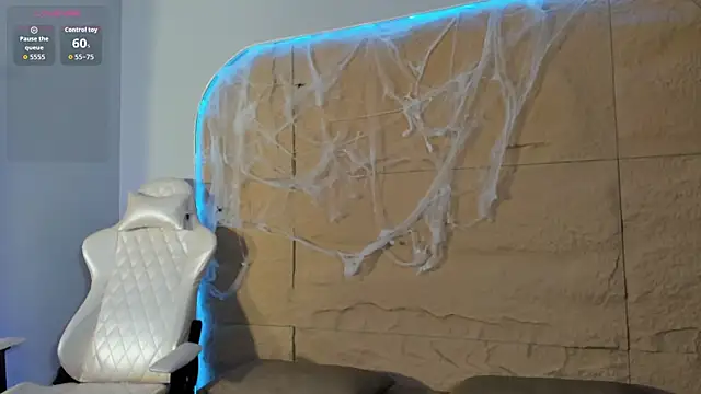 RenataLeclair online show from 10/30/25, 04:04