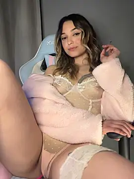 xYoungHotwife online show from 04/10/26, 09:00