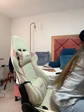 Snapshot of emma_hot2006 chatting on 10/17/25, 03:36 emma hot2006 online show from 10/17/25, 03:36