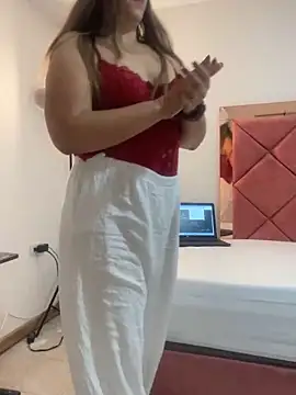 Snapshot of emma_hot2006 chatting on 12/14/25, 04:01 emma hot2006 online show from 12/14/25, 04:01