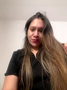 Snapshot of emma_hot2006 chatting on 11/15/25, 05:39 emma hot2006 online show from 11/15/25, 05:39