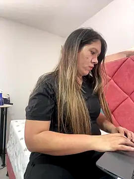 Snapshot of emma_hot2006 chatting on 11/07/25, 06:34 emma hot2006 online show from 11/07/25, 06:34