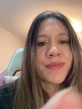 Snapshot of emma_hot2006 chatting on 10/23/25, 02:49 emma hot2006 online show from 10/23/25, 02:49