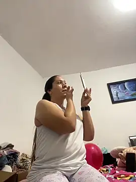 Snapshot of emma_hot2006 chatting on 10/13/25, 05:47 emma hot2006 online show from 10/13/25, 05:47