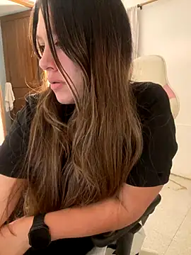 Snapshot of emma_hot2006 chatting on 11/27/25, 05:46 emma hot2006 online show from 11/27/25, 05:46