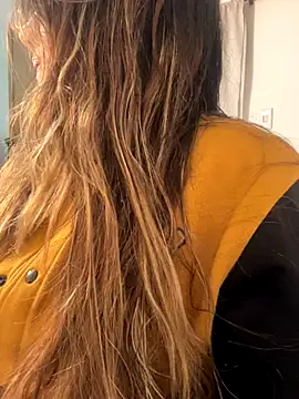 Snapshot of emma_hot2006 chatting on 12/01/25, 11:38 emma hot2006 online show from 12/01/25, 11:38